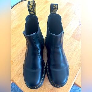 Doc Martins 2976 Quad Chelsea Boots. Women’s size 8. Only wore once!